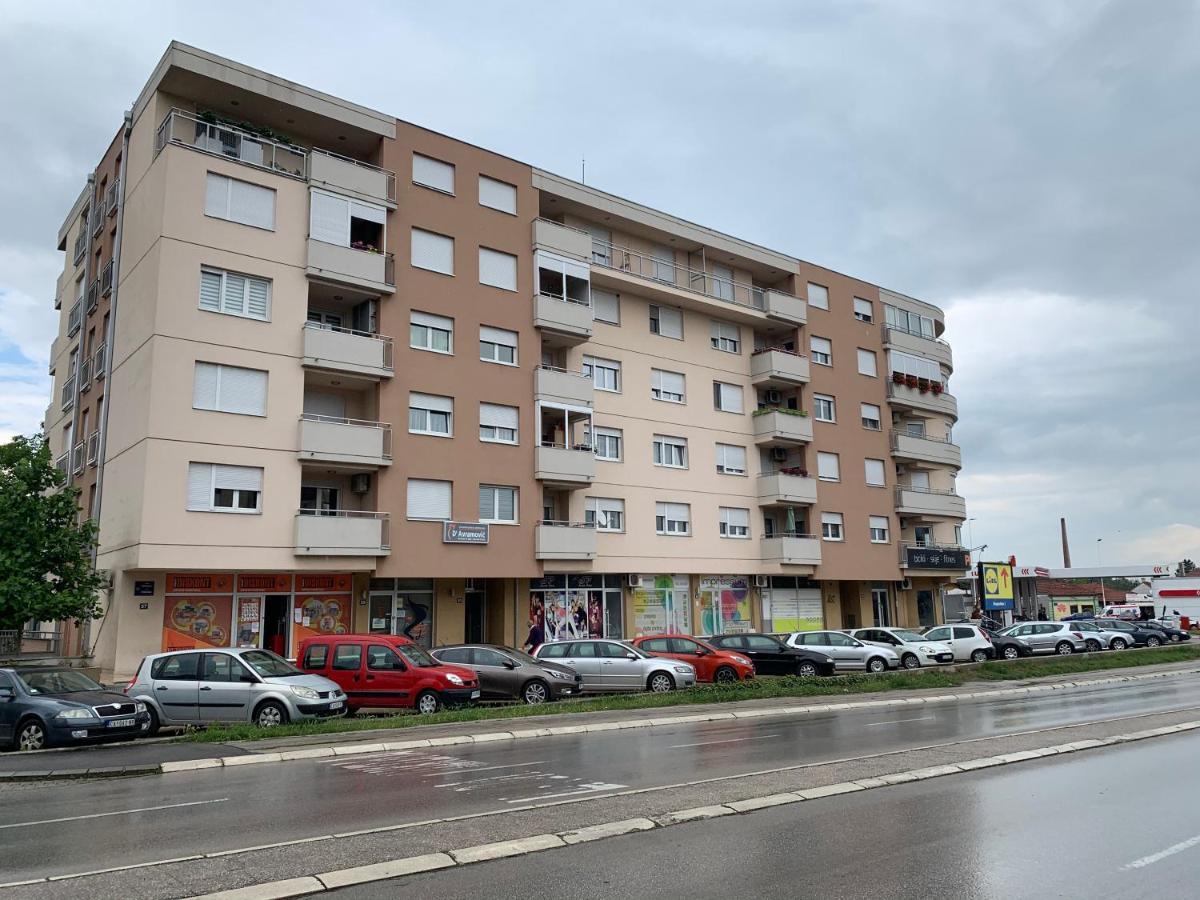 Lux Centro Palace Apartmani Cacak Exterior photo